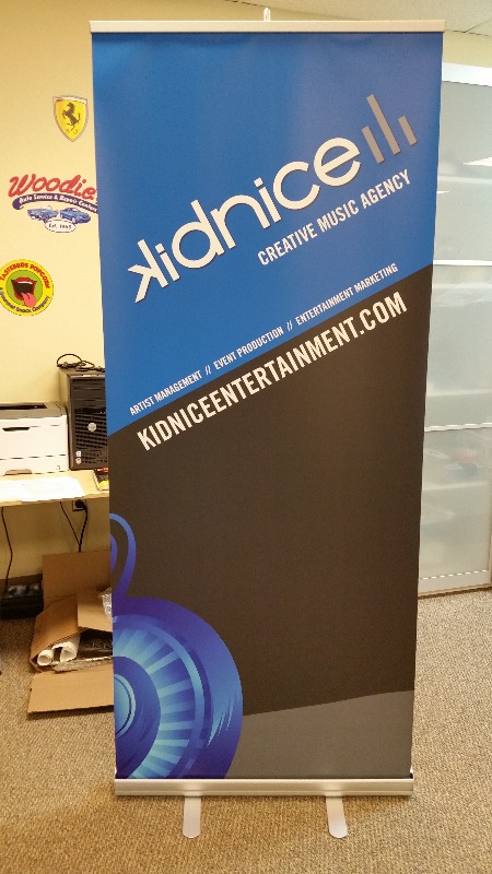Kidnice Banner Stand