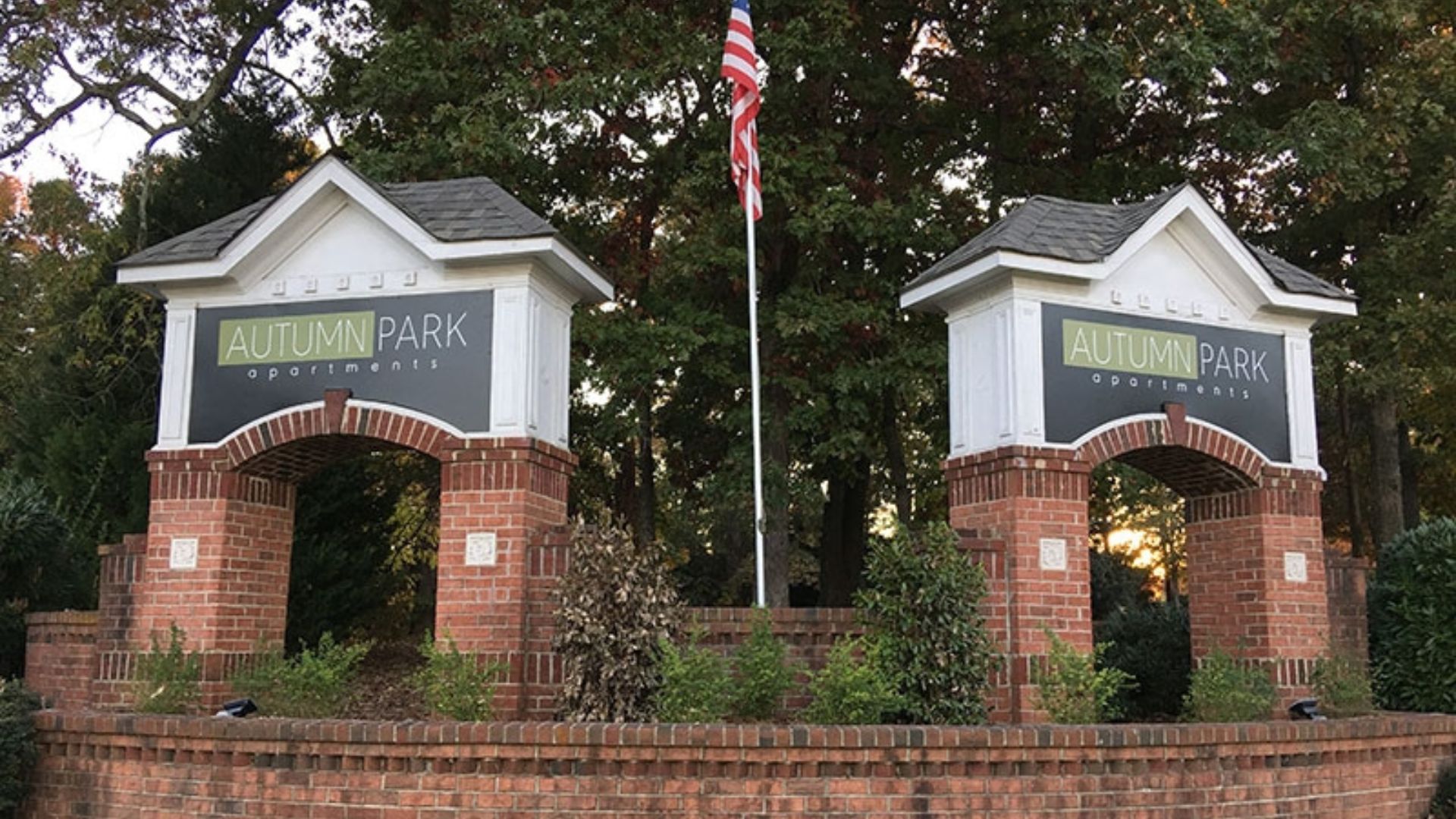 The Impact of Exterior Business Signage on Brand Visibility